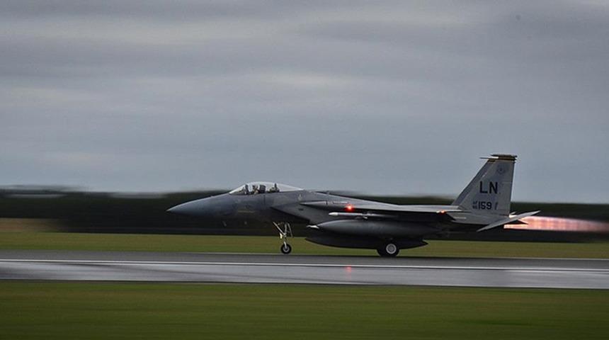 Son dakika: ABD'ye ait F-15 savaş uçakları Polonya'ya ulaştı