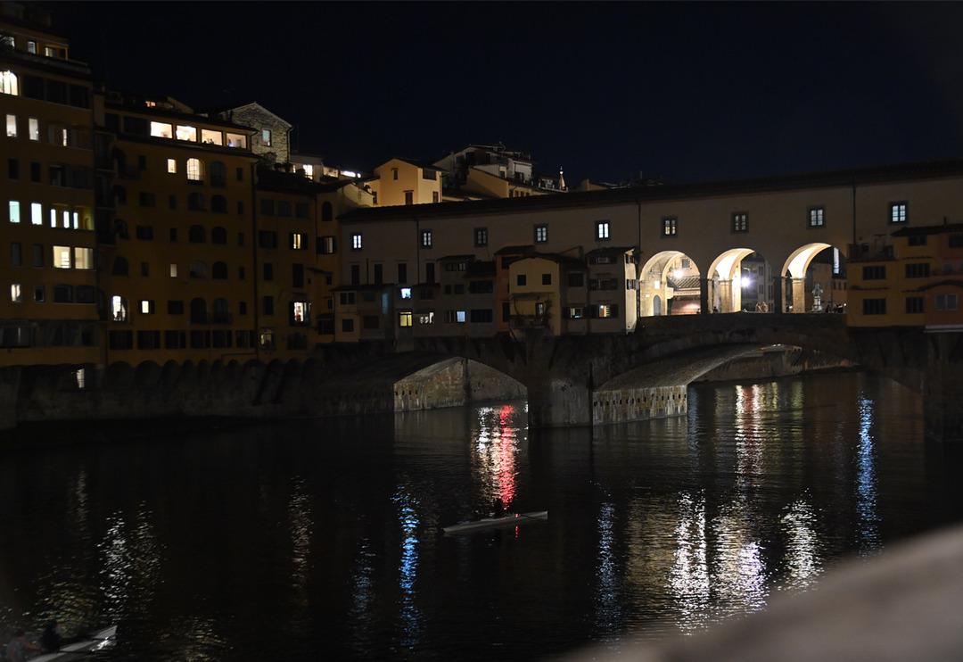 İtalya'da dikkat &ccedil;eken fatura protestosu! Belediyeler anıtların ışıklarını kapattı