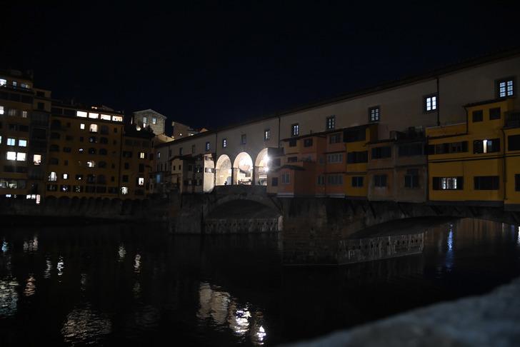 İtalya'da dikkat çeken fatura protestosu! Belediyeler anıtların ışıklarını kapattı G4