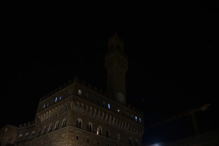 İtalya'da dikkat çeken fatura protestosu! Belediyeler anıtların ışıklarını kapattı G5