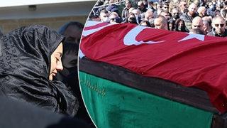 Son dakika haberler: Halil Falyalı'nın cenazesinde dikkat çeken 'bayrak' detayı! Eşi Özge Falyalı bizzat örttü