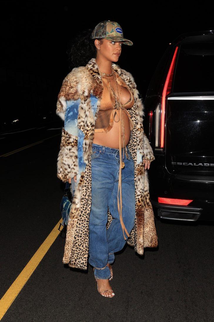 Rihanna yine göbeği açıkta! Hamilelik tarzıyla olay oldu  G2