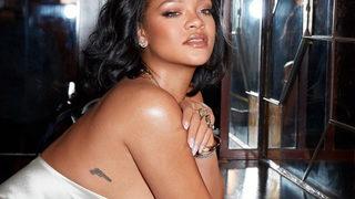 Rihanna yine göbeği açıkta! Hamilelik tarzıyla olay oldu 