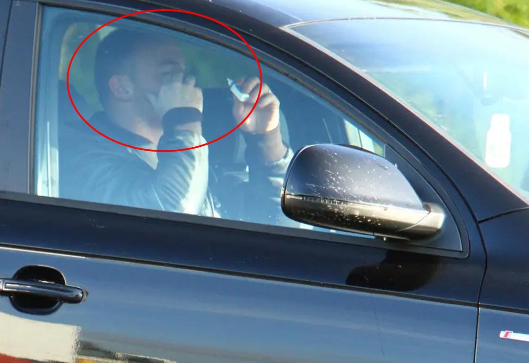 &Uuml;nl&uuml; futbolcu sızdırılan fotoğraflarından sonra itiraf etti! Uyuşturucu kullanıyor muydu?