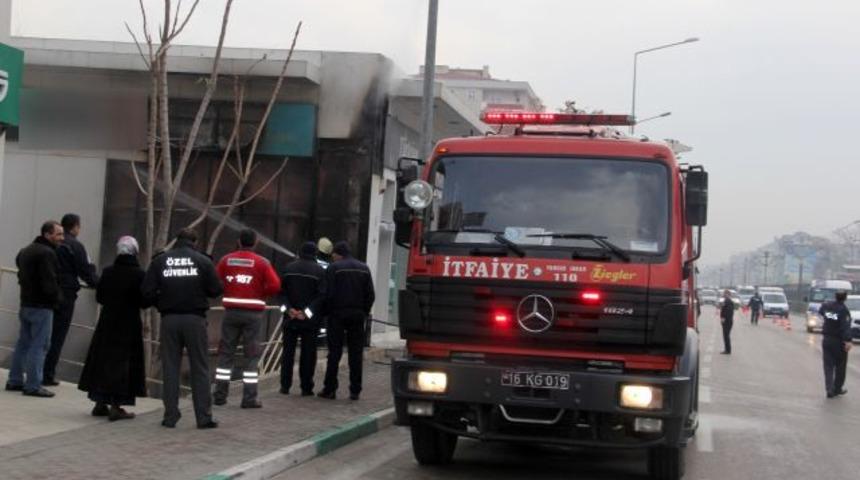 Madde bağımlısı genç banka yaktı
