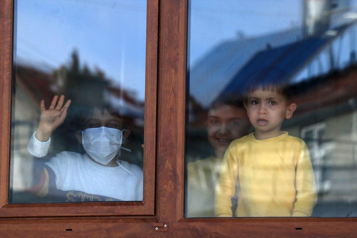 Kızlarını kaybettikleri hastalığı taşıyan 3 &ccedil;ocukları i&ccedil;in m&uuml;cadele veriyorlar
