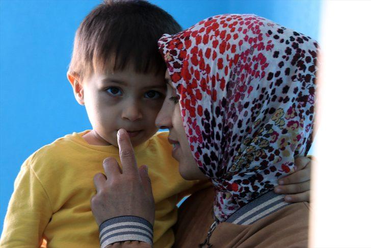 Kızlarını kaybettikleri hastalığı taşıyan 3 çocukları için mücadele veriyorlar G3