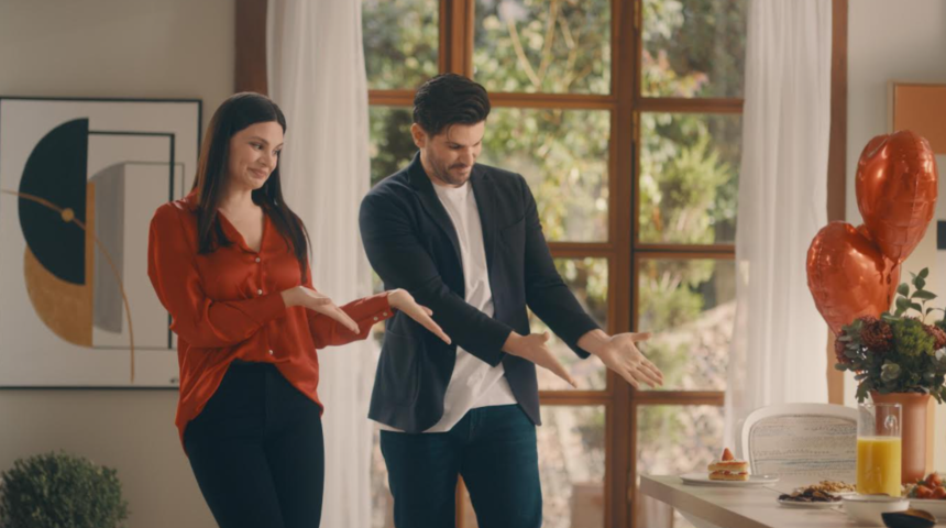 Kelebek Mobilya'dan Sevgililer Günü'ne özel reklam filmi! Nükhet Duru, Almeda ve Tolgahan Sayışman...