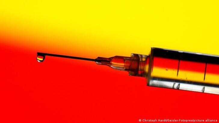 Almanya'da aşının yan etkileri tartışılıyor