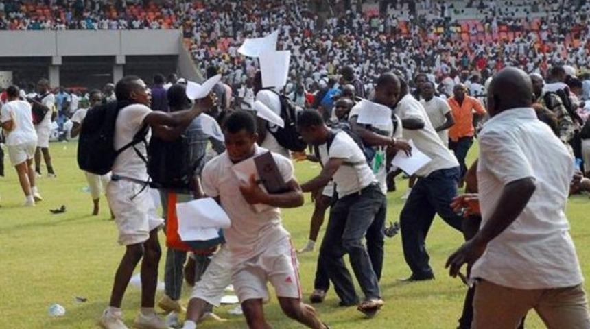 İş başvurusu için 16 kişi öldü