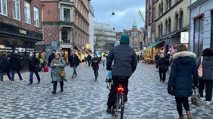 Son dakika: Tüm kısıtlamaları kaldırmışlardı... Avrupa ülkesinden dikkat çeken koronavirüs kararı