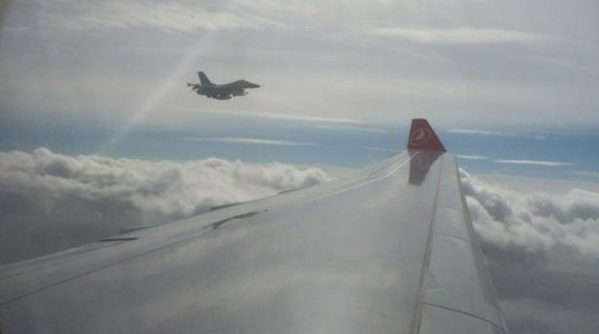 Kraliyet uçakları karşıladı