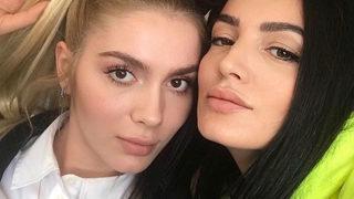 Aleyna Tilki’nin annesi Havva Öztel mini eteğiyle Kaliforniya sokaklarında şov yaptı!