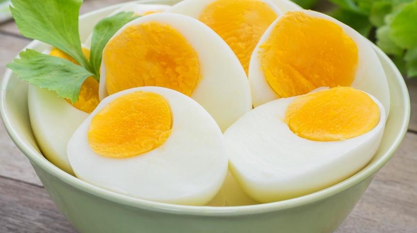 Kolesterolü yükseltiyor efsanesi çöktü! Daha fazla yumurta yemelisiniz