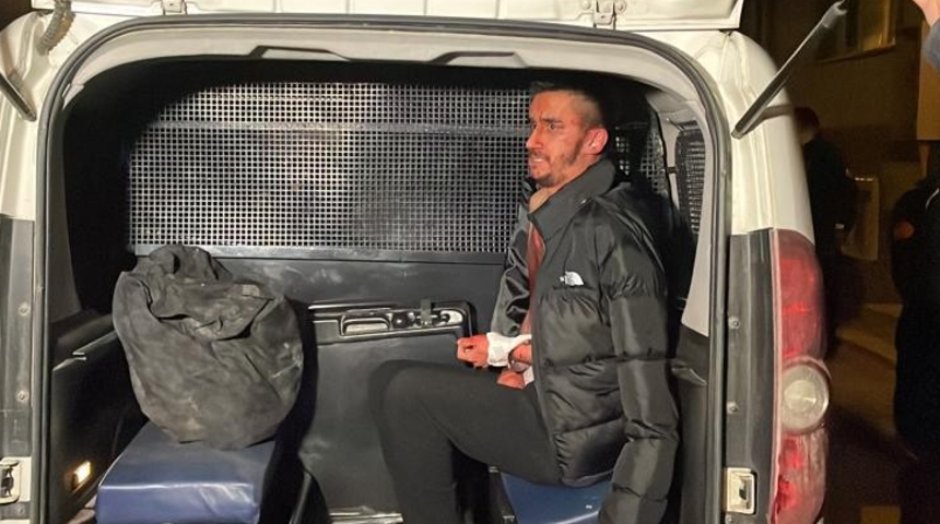 Komşular ihbar etti, kan donduran aile faciası ortaya çıktı! Annesini öldürdü, üvey kardeşini ağır yaraladı: İçimdeki şeytan çıtkı