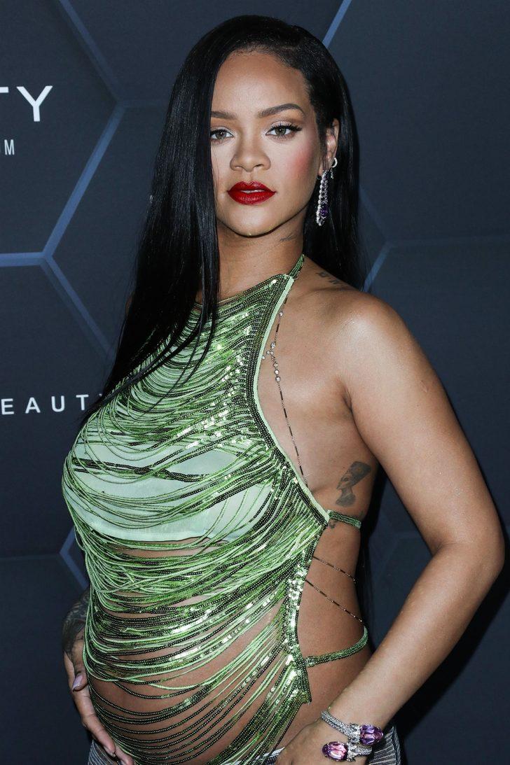 Rihanna'nın hamile pozu olay oldu! İpli bluzüyle sevgilisine...  G1