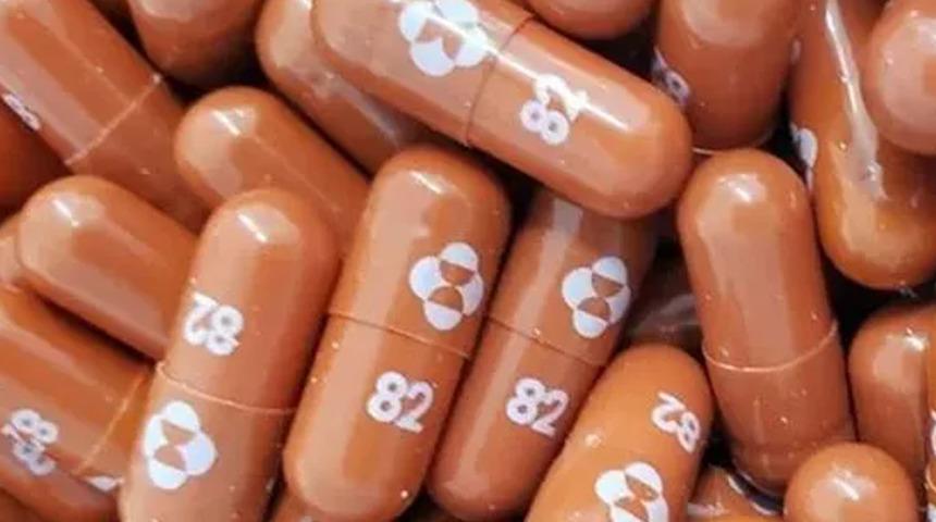 Son dakika! Koronavirüs ilacı Molnupiravir, 65 yaş üstü PCR testi pozitif kişilere dağıtılmaya başlandı