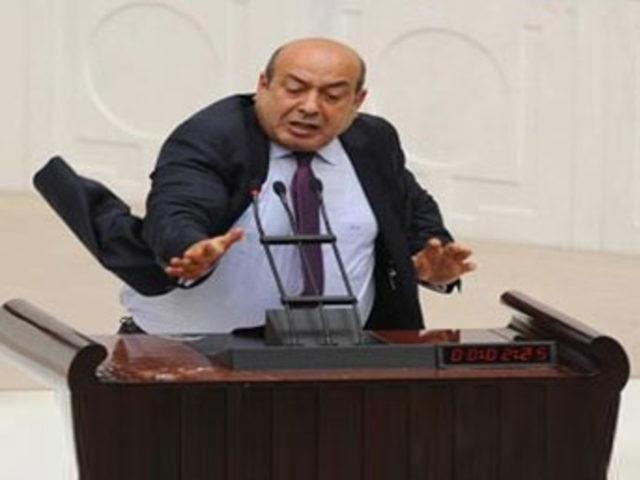 Kürsüde bardak kırdı 1