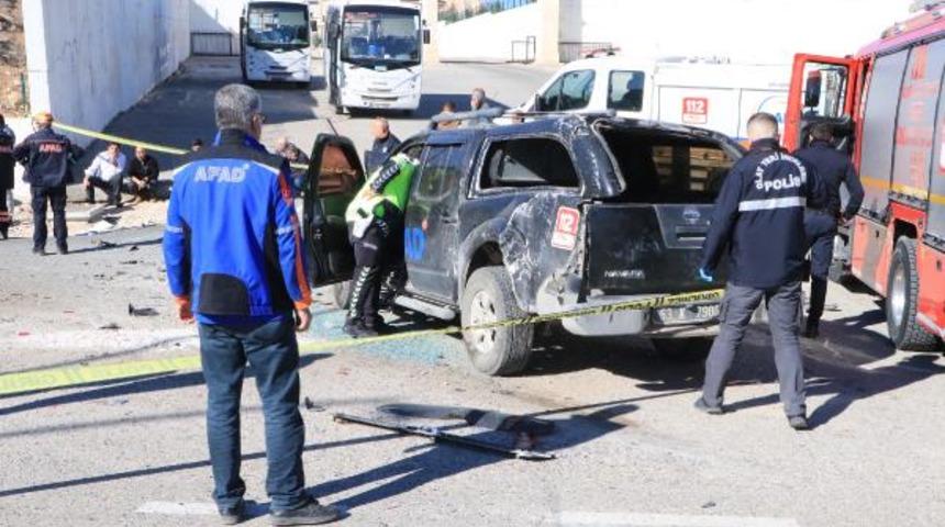 Şanlıurfa'da feci kaza! Halk otobüsü ile AFAD aracı çarpıştı: 1 ölü, 3 yaralı