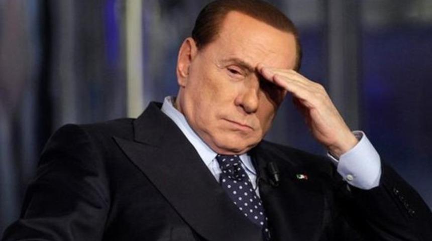 Berlusconi artık 'Şövalye' değil