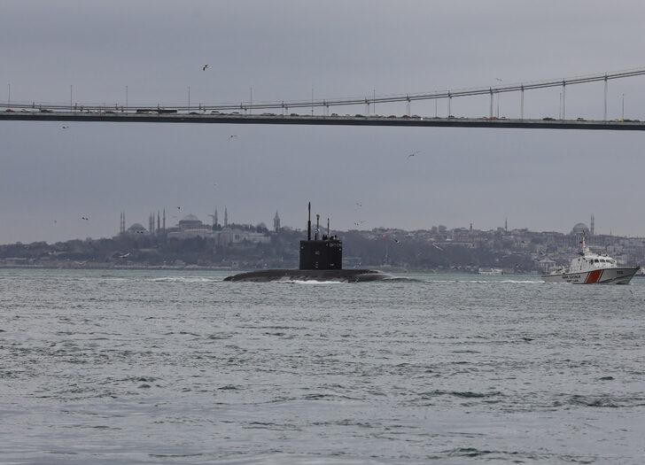 Rusya'ya ait saldırı tipi denizaltı İstanbul Boğazı'ndan böyle geçti