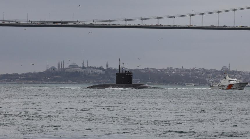 Rusya'ya ait saldırı tipi denizaltı İstanbul Boğazı'ndan b&ouml;yle ge&ccedil;ti