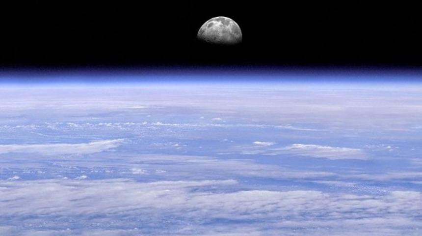 'İnsanlık Ay ve Mars'ta yaşayacak'