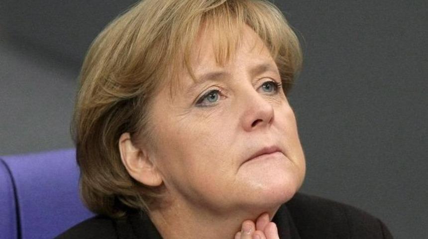 Merkel'den Rusya'ya sert uyarı