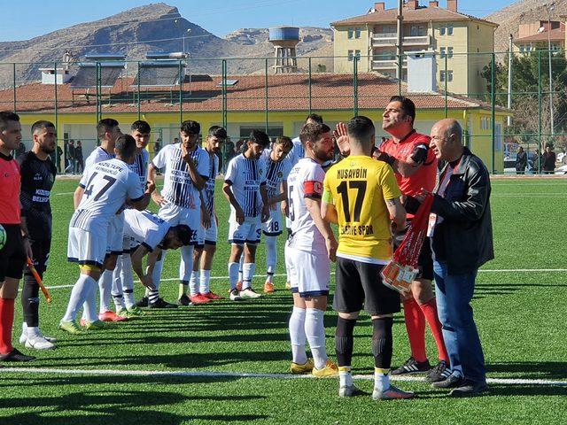 mardinde-mac-sonrasi-kavga-9-futbolcu-ile-antrenor-yaralandi_2494_dhaphoto2