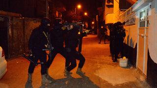 Adana'da 15 Şubat öncesi operasyon! Çok sayıda kişiye gözaltı