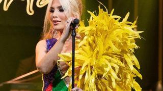 Lerzan Mutlu'dan dekolte şov! Bir de arkasını görün