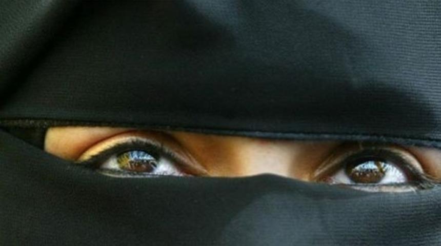 Prensesin peçesini yırttı