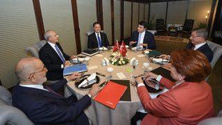Toplantıya damga vurdu! Ahmet Davutoğlu önerdi, Kılıçdaroğlu ve Akşener karşı çıktı