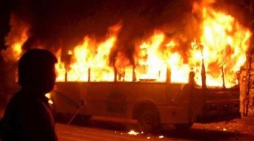 Yakıt tankeri otob&uuml;sle &ccedil;arpıştı: 35 &ouml;l&uuml;