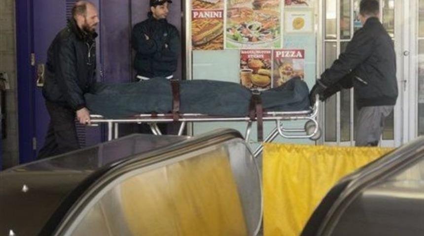 Y&uuml;r&uuml;yen merdiven &ouml;ld&uuml;rd&uuml;