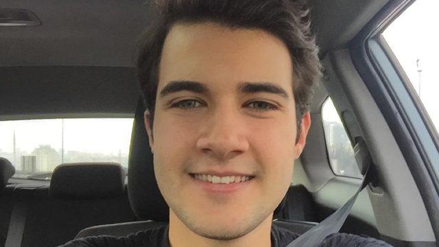 Arka Sokaklar'ın Metin'i Furkan Göksel sevgilisiyle aşk pozunu paylaştı! Sevgilisi güzelliğiyle dikkat çekti