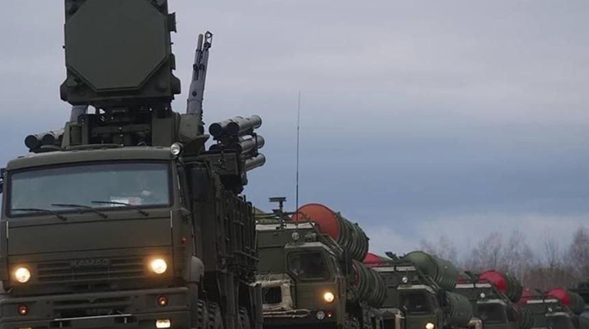 Son dakika: D&uuml;nya bu haberi konuşuyor! "Rusya saldırı pozisyonuna ge&ccedil;ti"