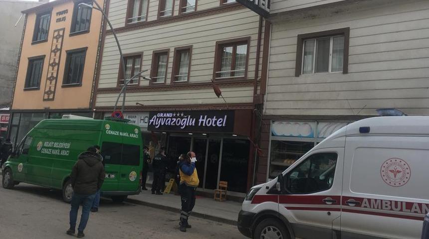 Yaşlı adam otel odasında ölü bulundu