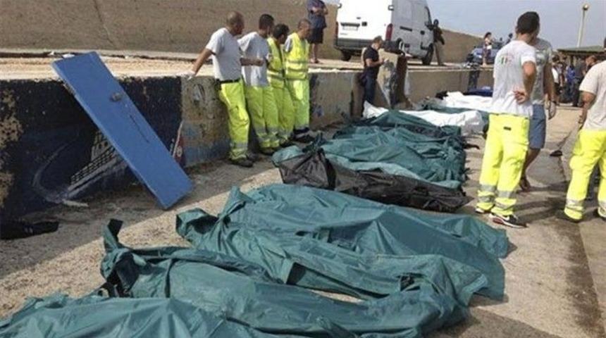 Ka&ccedil;akları taşıyan tekne alabora oldu: 40 &ouml;l&uuml;