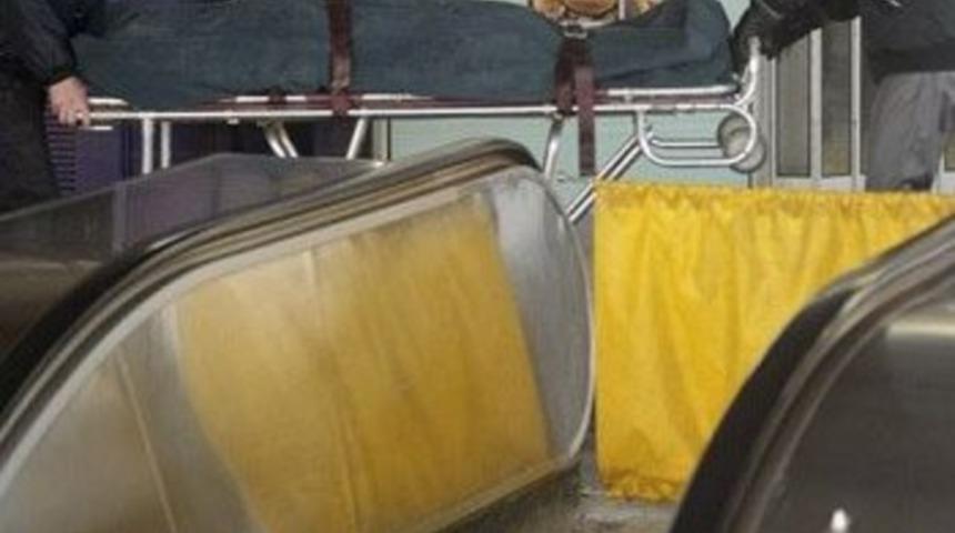 Y&uuml;r&uuml;yen merdivende korkun&ccedil; &ouml;l&uuml;m