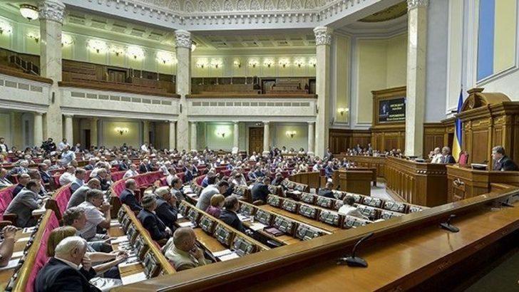 Ukrayna parlamentosu feshedildi