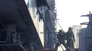 Son dakika: Bayrampaşa'da korkutan yangın! Gıda imalathanesinden alevler yükseliyor