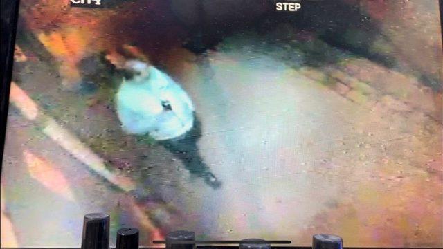 Eskişehir'de mide bulandıran taciz! Ne yaptıysa uzaklaştıramadı, çığlıklarına koştular