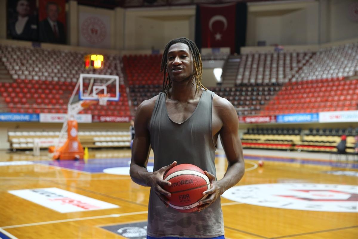 Basketbolun ribaund ve blok lideri Kaba kendine g&uuml;veniyor