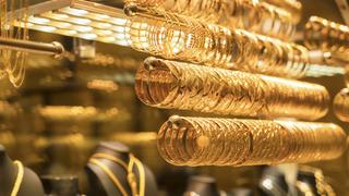 Altınlar gram gram sayıldı: Kuyumcuya gidip altın alacaklar bunu unutmayın! Ambarlardan AVM'lere... Dev yabancı markalar bile var