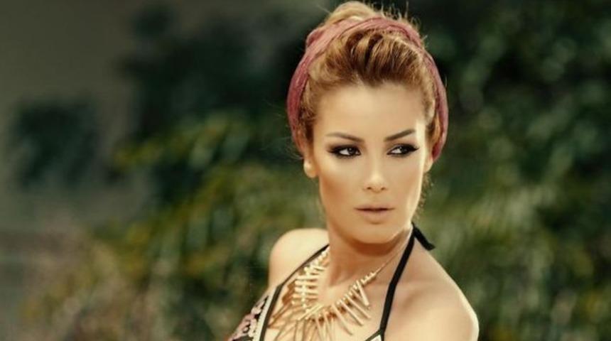 Petek Dinçöz kimdir?