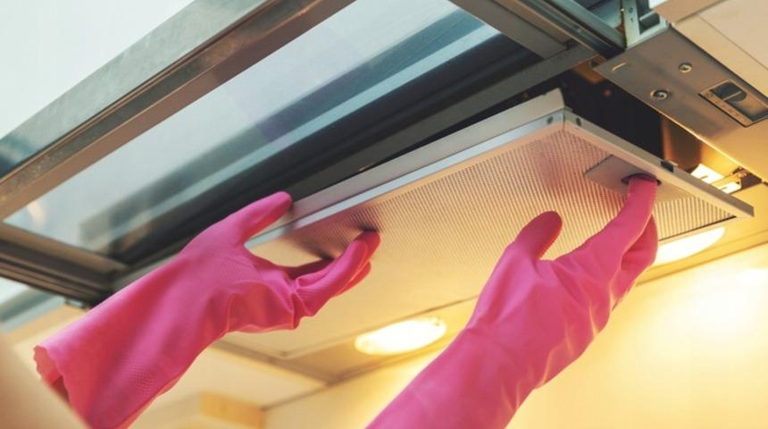 Aspirat&ouml;r filtreleriniz ilk g&uuml;nk&uuml; gibi pırıl pırıl olacak! &Ccedil;amaşır sodası ile hazırlayacağınız karışım sayesinde...