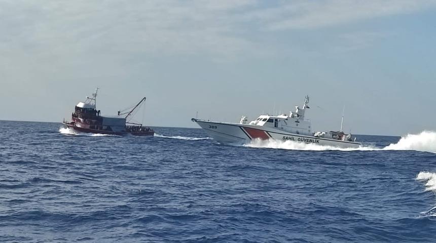 Son dakika: Havadan ve denizden nefes kesen takip! Yüzlerce düzensiz göçmen kurtarıldı