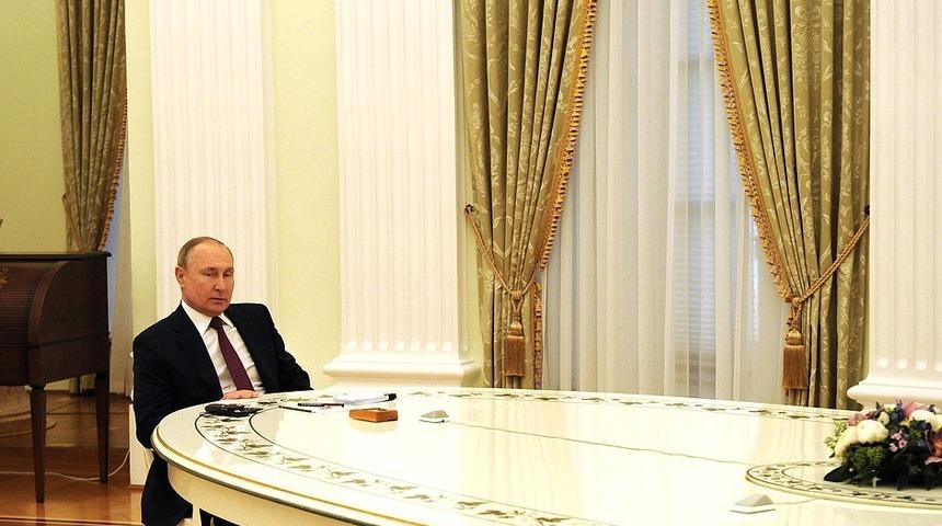 Zehirleme iddiaları sonrası Putin harekete geçti! Sekreterler, aşçılar, korumalar...