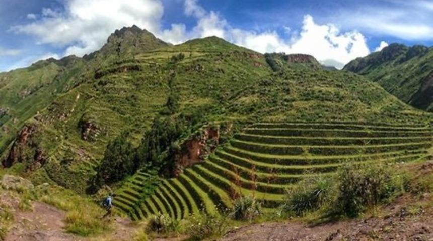 Tarihi İnka harabelerinde grup seks